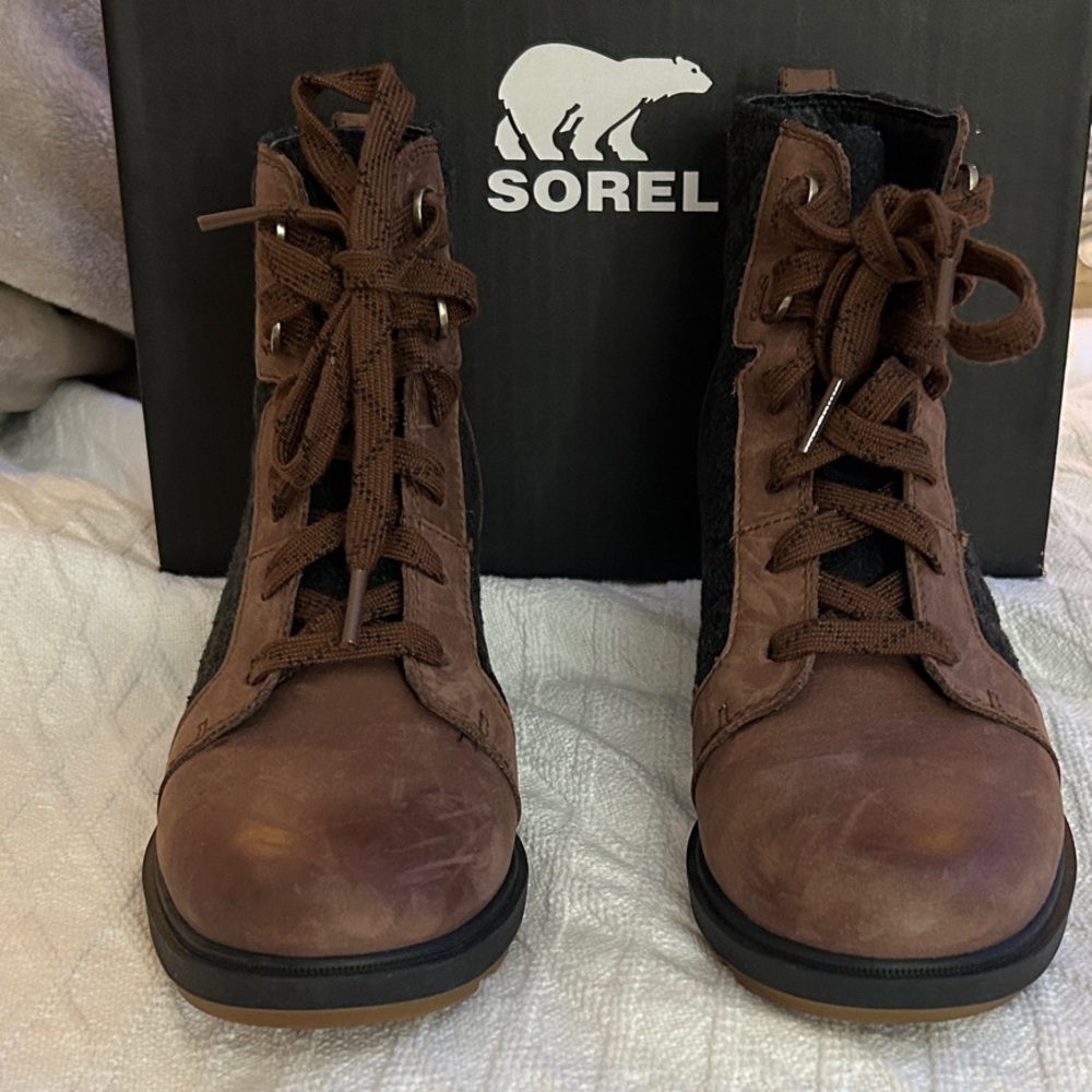 Sorel Evie II NW Lace Boots - Tobacco and Black
